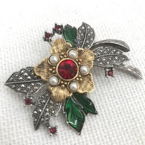 Gorgeous silver Avon Faux Pearl Rhinestone Enamel Floral Brooch Pin HOLIDAY